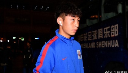 意外！他是斯卢茨基唯一舍不得弃用的申花老将，如今成球队核心|上海申花|吴曦|谢鹏飞|英博|主力_新浪新闻