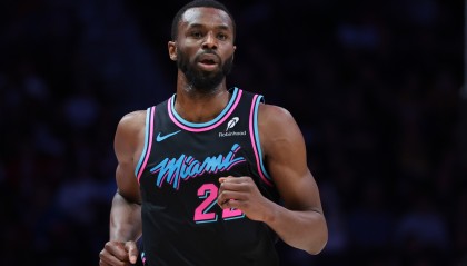 开云体育官网在线免费注册-美记：雄鹿愿意在交易中接受长期合同 如维金斯、小桥、格兰特等