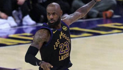 云开体育官网入口-布朗尼爆发！湖人131-107胜爵士，詹姆斯18+4+6+3，八村塁22+10+1