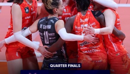 开云体育在线登入-31岁朱婷欧冠献神作！极限救球变直接得分 主帅+队友激动跪地膜拜