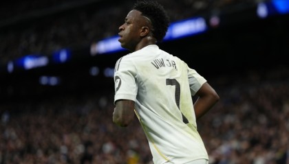 开云-罗马诺：维尼修斯公开表态想留队，老佛爷开的续约合同一直都有效